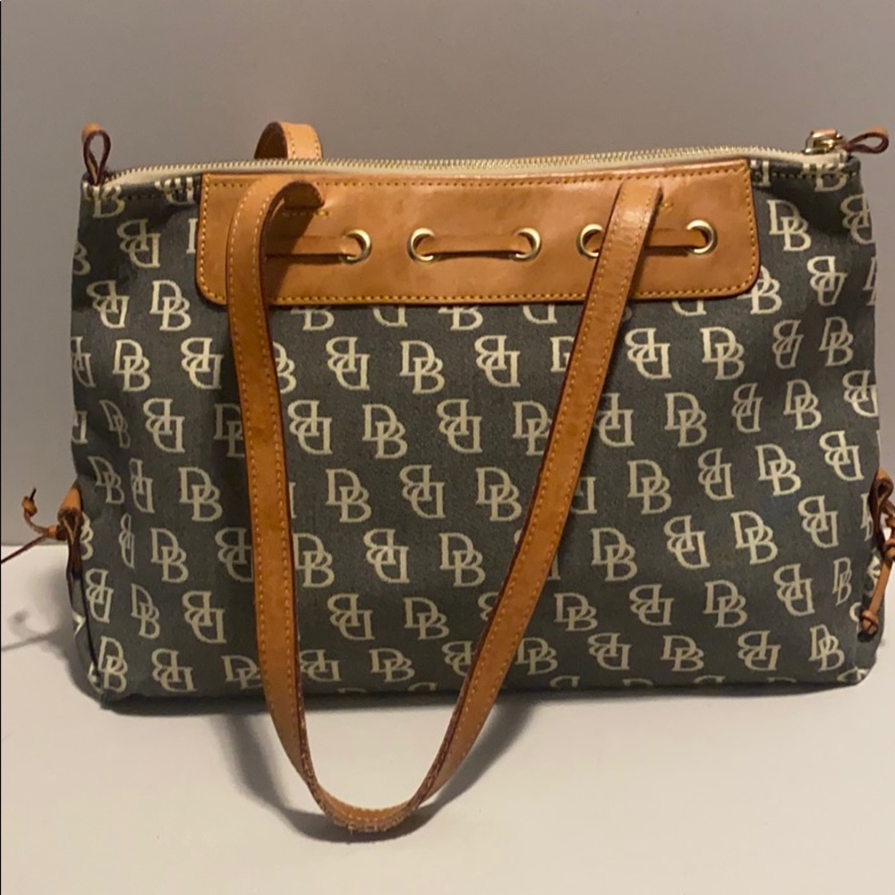 ⭐️Vintage Dooney and Bourke